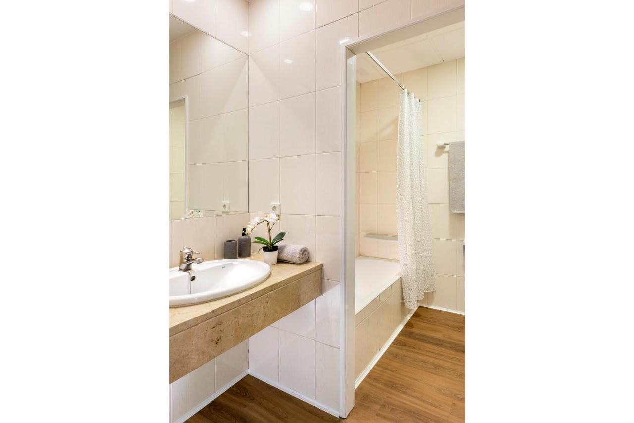 Micampus Armendariz Student Residence Seville Ngoại thất bức ảnh